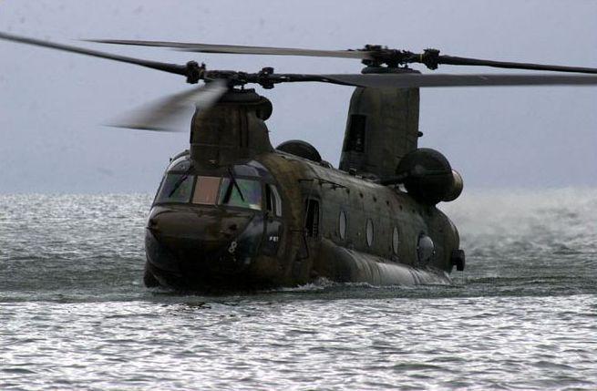 CH-47支奴干直升机被美军誉为“飞行车厢”(图7)