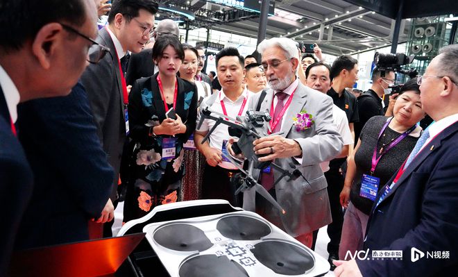 从空中UFO到AI大脑世界无人机大会聚焦低空经济新机遇(图1)