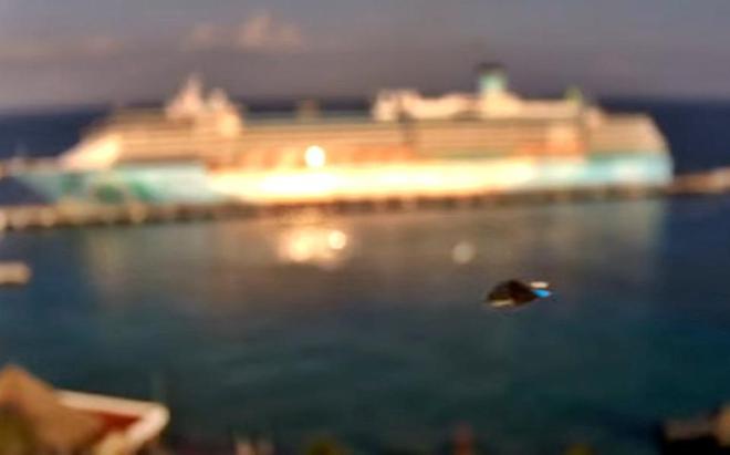 神秘碟影掠过邮轮墨西哥海岸现“不可视速”UFO(图3)