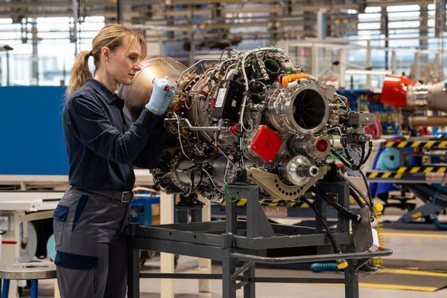 直博会ShowNews采访古贝：赛峰直升机发动机公司以全谱系动力助推低空经济(图3)