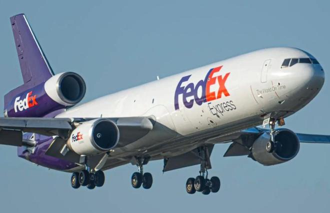 政府关门35天终于酿成大祸？一架波音飞机撞向大楼现场十分惨烈(图2)