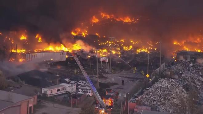 政府关门35天终于酿成大祸？一架波音飞机撞向大楼现场十分惨烈(图4)