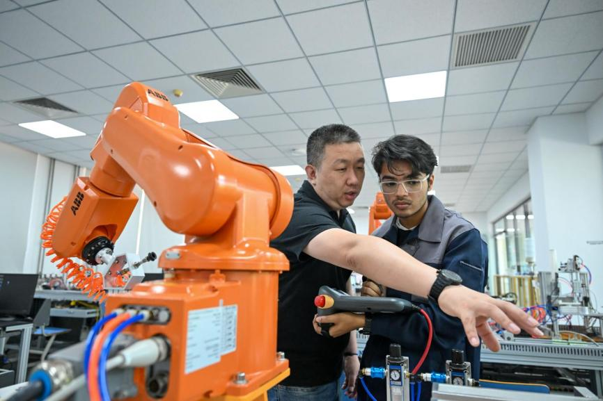 天津职教“十四五”：50万工匠服务产业一线个鲁班工坊走向世界(图3)