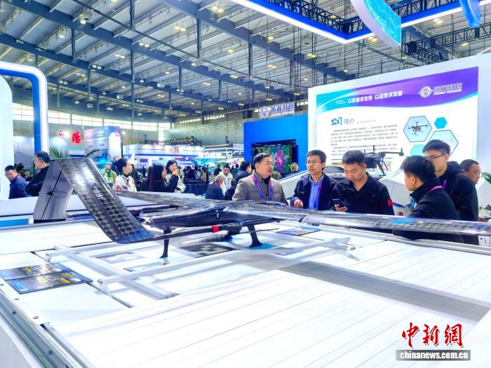 从“小众试点”到“大众体验” 低空经济融入民众生活(图1)