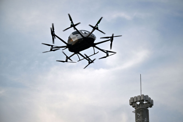 经参调查丨机遇挑战并存 万亿级低空经济如何“飞得好、飞得远”(图1)