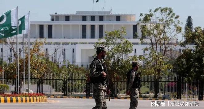 直升机队已就位？万斯亲赴“死亡谈判”美特勤局如临大敌！(图1)